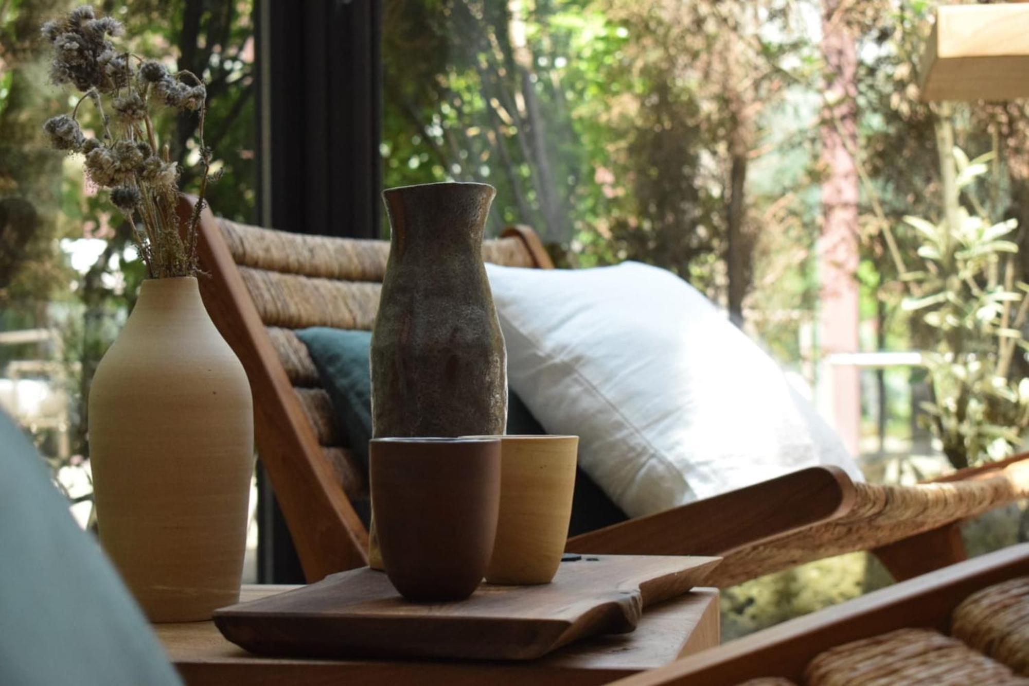 Hostellerie Briqueterie & Spa Champagne Vinay  ภายนอก รูปภาพ A set of ceramic vases